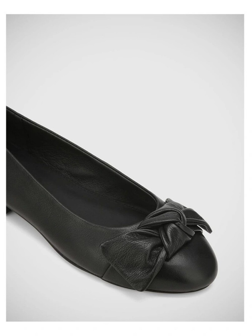 Wittner Ariana Leather Ballet Flat in Black Size 40